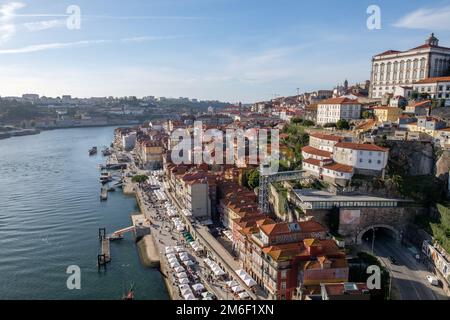 Vue surélevée sur Porto et le fleuve Douro. Portugal Banque D'Images