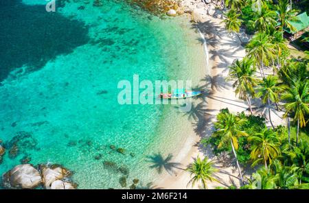 Vue aérienne sur la plage tropicale Sai Nuan Banque D'Images