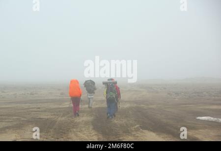 Un voyage fascinant au pays des geysers et des volcans jusqu'à la péninsule de Kamchatka Banque D'Images