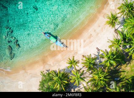 Vue aérienne sur la plage tropicale Sai Nuan Banque D'Images