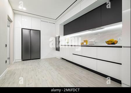 Cuisine moderne en marbre blanc et noir de luxe Banque D'Images