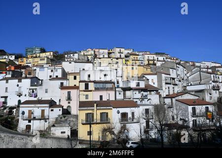 Vue panoramique sur Rapolla, petite ville rurale du sud de l'Italie. Banque D'Images
