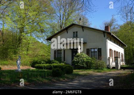 Maison forestière dans le parc du Palais Ludwigslust Banque D'Images