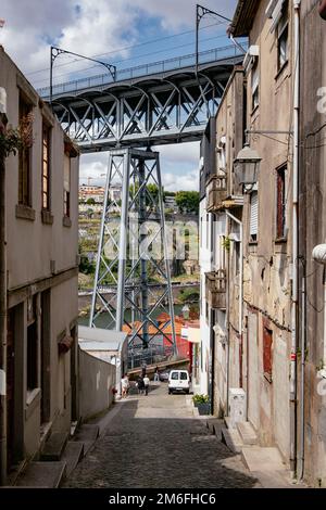 Pont Dom LuÃ­s I - pont à double pont en métal qui traverse le Douro entre les villes de Porto et Vila Nova de Gaia Banque D'Images