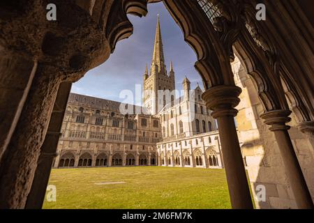 Norwich - 22 mai 2022: Cathédrale de Norwich à Norfolk, Angleterre. Banque D'Images