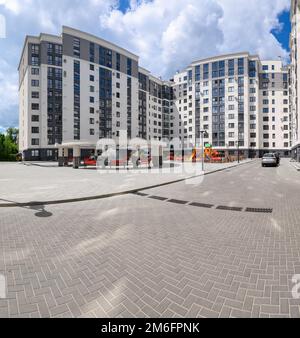 Immeuble d'appartements flambant neuf typique à Chisinau, en Moldavie Banque D'Images