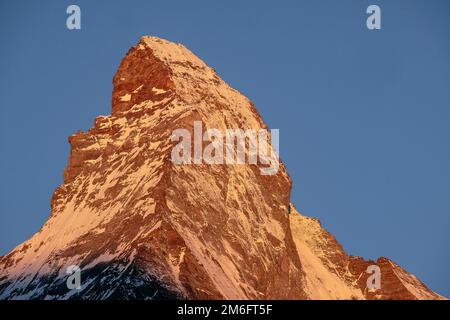 Le magnifique mont Cervin illuminé à Sunrise, la célèbre et emblématique montagne suisse des Alpes, Zermatt, Vala Banque D'Images