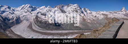 Glacier de Gornergrat / Gornergletscher - glacier de vallée sur le côté ouest du massif de Monte Rosa près de Zermatt dans le canton o Banque D'Images