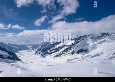 Glacier d'Aletsch - région de la Jungfrau, partie des Alpes suisses à Swizerland. Le grand glacier d'Aletsch est l'un des sites du patrimoine mondial de l'UNESCO Banque D'Images