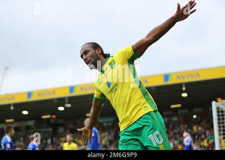 Cameron Jerome de la ville de Norwich célèbre après avoir marqué l'objectif d'ouverture, le faisant 1-0 - Norwich City / Cardiff City, Sky Bet Championship, Carrow Road, Norwich - 10th septembre 2016. Banque D'Images