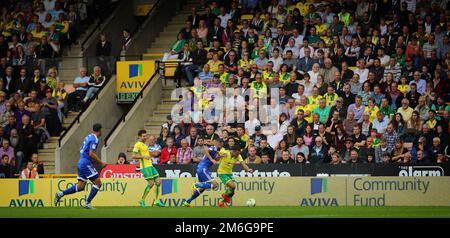 Jacob Murphy de Norwich City / Aviva Community Fund LED Board - Norwich City / Cardiff City, Sky Bet Championship, Carrow Road, Norwich - 10th septembre 2016. Banque D'Images