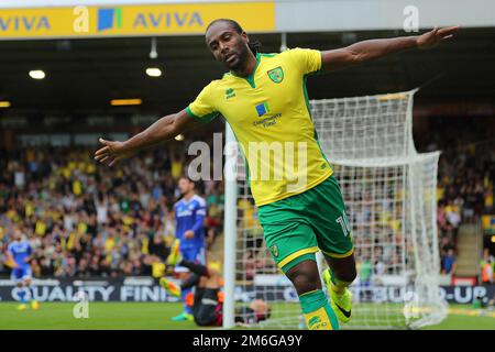 Cameron Jerome de la ville de Norwich célèbre après avoir marqué l'objectif d'ouverture, le faisant 1-0 - Norwich City / Cardiff City, Sky Bet Championship, Carrow Road, Norwich - 10th septembre 2016. Banque D'Images