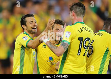 Russell Martin de Norwich City célèbre après avoir marqué pour le faire 3-1 - Norwich City v Coventry City, deuxième tour de la coupe de football anglaise, Carrow Road, Norwich - 23rd août 2016. Banque D'Images