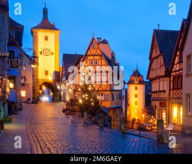 Rothenburg ob der Tauber au crépuscule, Bavière, Allemagne Banque D'Images