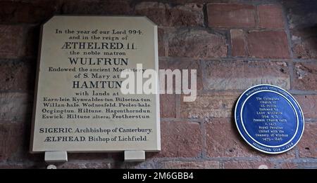 Collégiale St Peter, Wolverhampton, plaques à Athelred II le noble matron Wulfrun, monastère St Mary à Hamtun, West Midlands, Royaume-Uni Banque D'Images