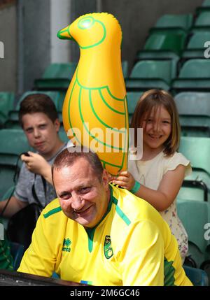 Fans pendant le match - Norwich City v Hannover 96, pré-saison amicale, Carrow Road, Norwich - 30th juillet 2016 Banque D'Images