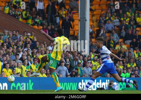 Cameron Jerome de la ville de Norwich marque son septième but de côtés, le faisant 7-1 - Norwich City v Reading, Sky Bet Championship, Carrow Road, Norwich - 8th avril 2017. Banque D'Images