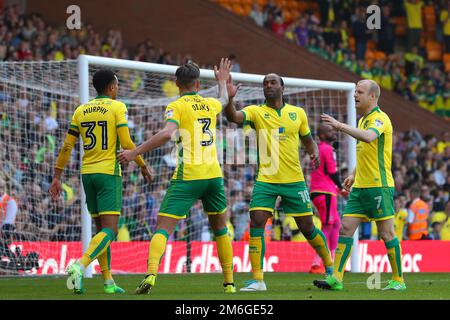 Cameron Jerome de la ville de Norwich célèbre après avoir marqué son septième but de côtés, le faisant 7-1 - Norwich City v Reading, Sky Bet Championship, Carrow Road, Norwich - 8th avril 2017. Banque D'Images