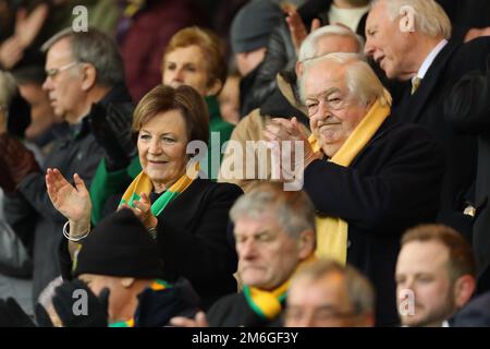 Actionnaires à majorité commune de Norwich City, Delia Smith CBE et de son mari, Michael Wynn-Jones - Norwich City et Wolverhampton Wanderers, Sky Bet Championship, Carrow Road, Norwich - 21st janvier 2017. Banque D'Images