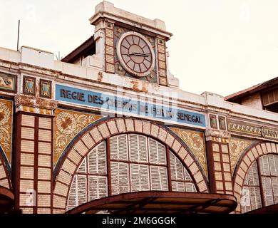 Une vue à angle bas de la gare de Dakar au Sénégal Banque D'Images