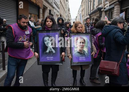 marche blanche en l'honneur des trois militantes kurdes (Sakine Cansiz, Fidan Dogan et Leyla Saylemez) assassinées à 9 janvier 2013, à l'occasion du 10th anniversaire, et de trois victimes kurdes de la rue Enghien qui ont tiré sur 26 décembre 2022, à Paris, en France, à 04 janvier, 2023. Photo de Floran Poitout/ABACAPRESS.COM Banque D'Images