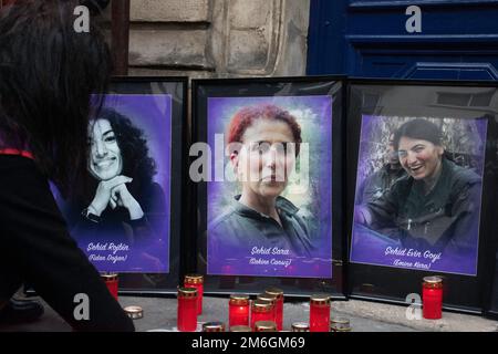 marche blanche en l'honneur des trois militantes kurdes (Sakine Cansiz, Fidan Dogan et Leyla Saylemez) assassinées à 9 janvier 2013, à l'occasion du 10th anniversaire, et de trois victimes kurdes de la rue Enghien qui ont tiré sur 26 décembre 2022, à Paris, en France, à 04 janvier, 2023. Photo de Floran Poitout/ABACAPRESS.COM Banque D'Images