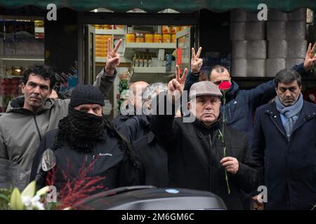 marche blanche en l'honneur des trois militantes kurdes (Sakine Cansiz, Fidan Dogan et Leyla Saylemez) assassinées à 9 janvier 2013, à l'occasion du 10th anniversaire, et de trois victimes kurdes de la rue Enghien qui ont tiré sur 26 décembre 2022, à Paris, en France, à 04 janvier, 2023. Photo de Floran Poitout/ABACAPRESS.COM Banque D'Images