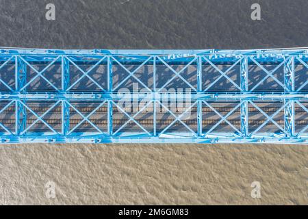 Vue aérienne du pont ferroviaire de treillis sur le fleuve yangtze Banque D'Images