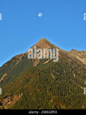 Montée de lune à Mutspitz dans le groupe Texel, Tyrol du Sud, Italie Banque D'Images