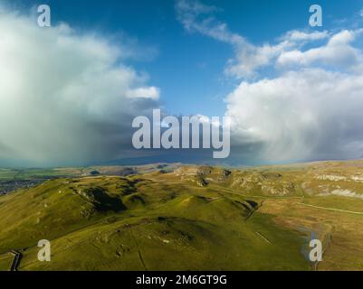 Vue panoramique sur Sugar Loaf Hill près de Settle, dans le North Yorkshire Banque D'Images