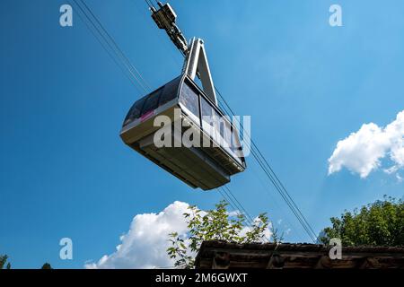 Téléphérique de Murren à Birg et Schilthorn sommet Suisse. Saison d'été. Banque D'Images