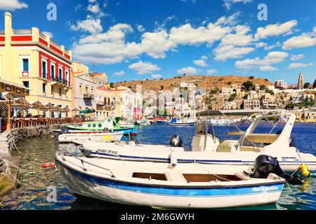 Le beau port de l'île de Symi, Grèce Banque D'Images