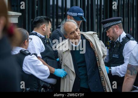 Londres, Angleterre, Royaume-Uni. 4th janvier 2023. Un homme a été arrêté après avoir intrusion d'une barrière de sécurité aux portes principales de Downing Street. (Credit image: © Tayfun Salci/ZUMA Press Wire) Credit: ZUMA Press, Inc./Alay Live News Banque D'Images