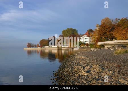 Port du château de la résidence d'été royale à Friedrichshafen, sur le lac de Constance Banque D'Images