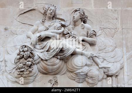 Sculpture allégorique sur le piédestal du Monument de Londres Banque D'Images