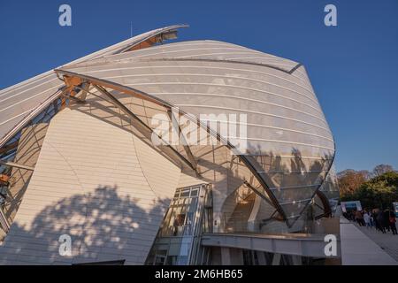 Louis Vuitton Foundation (Fondation Louis-Vuitton), Art Museum, Architect  Frank Gehry, Paris, France, Europe Stock Photo - Alamy