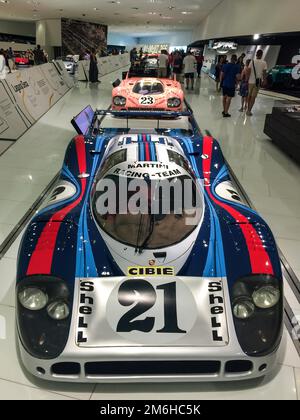 Voiture de course historique Porsche 917 LH Langheck N°21 à partir de 1971 24h 24 heures du Mans par le pilote Gerard Larrousse Vic Elford, Musée Porsche, Stuttgart Banque D'Images