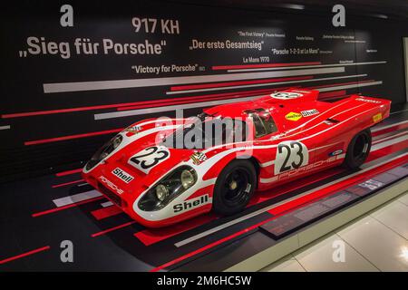 Voiture de course historique Porsche 917 KH Kurzheck à partir de 1970 à la première Porsche victoire globale de 24h 24 heures du Mans par le pilote de course Hans Hermann Banque D'Images