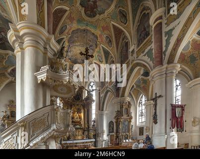 Intérieur de l'église notre-Dame, à l'origine romane tardive, baroqueisé en 1750, château amarré Am Inn, Bavière, Allemagne Banque D'Images