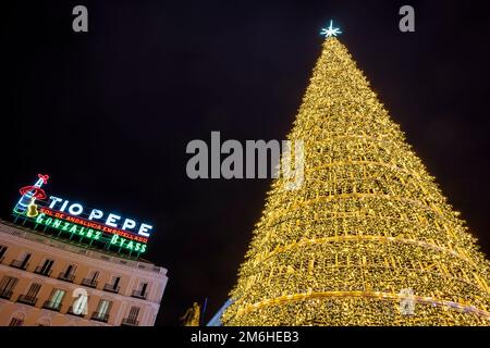 Arbre de Noël, La Puerta del Sol, Madrid, Espagne Banque D'Images