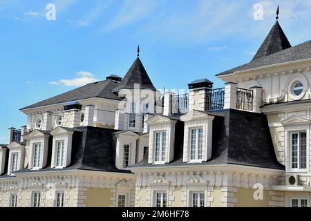 Éléments de la façade d'une maison moderne. Façade – façade extérieure de la maison Banque D'Images