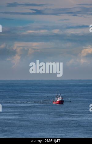 Un couteau avec filets de traînée levés sur la mer du Nord Banque D'Images