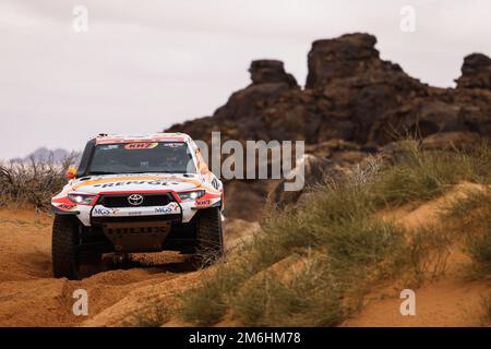 229 ESTEVE PUJOL Isidre (spa), VILLALOBOS VALCARCEL José Maria (spa), équipe de rallye Repsol, Toyota Hilux, Auto, action pendant la phase 4 du Dakar 2023 autour de Hail, sur 4 janvier 2023 à Hail, Arabie Saoudite - photo: Julien Delfosse/DPPI/LiveMedia Banque D'Images
