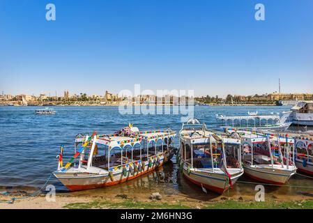 Bateaux amarrés sur le Nil Banque D'Images