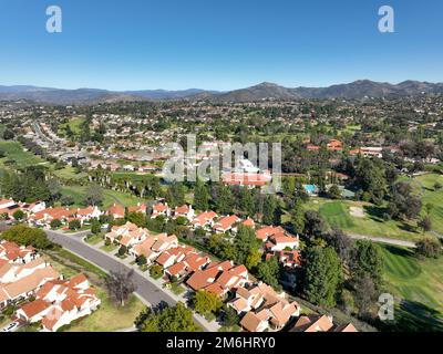 Vue aérienne quartier de classe moyenne en Californie du Sud. Banque D'Images