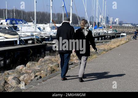 Copenhague / Danemark / les citoyens danois vont dans leur vie quotidienne sur le habour d'openhagen dans la capitale. /27..Mars 2020 / (photo..Francis Joseph Dean/Dean Pictures) Banque D'Images