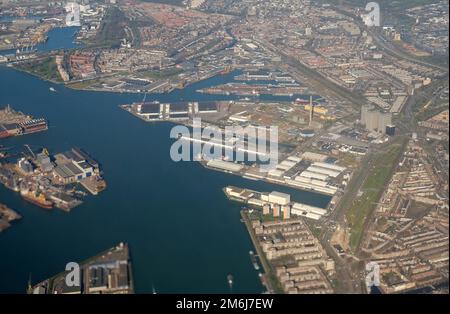 Vue Arial de la ville de rotterdam depuis l'avion Banque D'Images