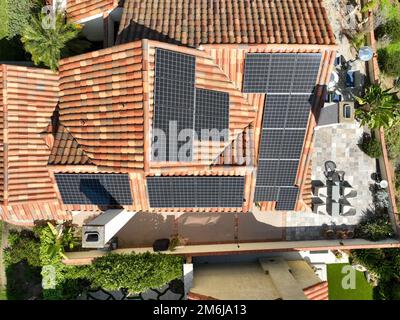 Vue aérienne sur les villas résidentielles avec panneau solaire le toit Banque D'Images