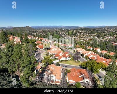 Vue aérienne quartier de classe moyenne en Californie du Sud. Banque D'Images