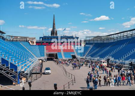 Les gens se promèteront dans la tribune militaire de l'Edinburgh Military Tattoo, à Édimbourg, en Écosse Banque D'Images